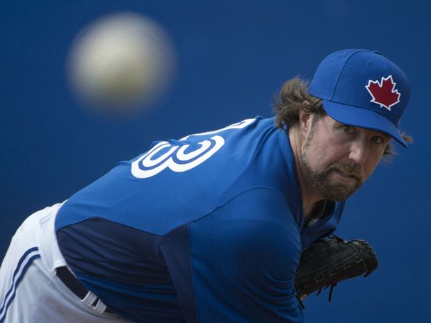 Toronto Blue Jays' R.A. Dickey pitched with a heavy heart in win over New  York Mets after death of his father