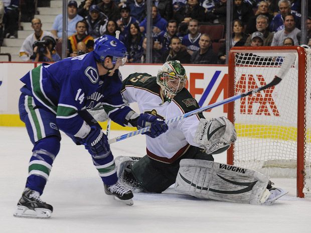 Roberto Luongo still has Wild's number in Canucks 2-1 win in