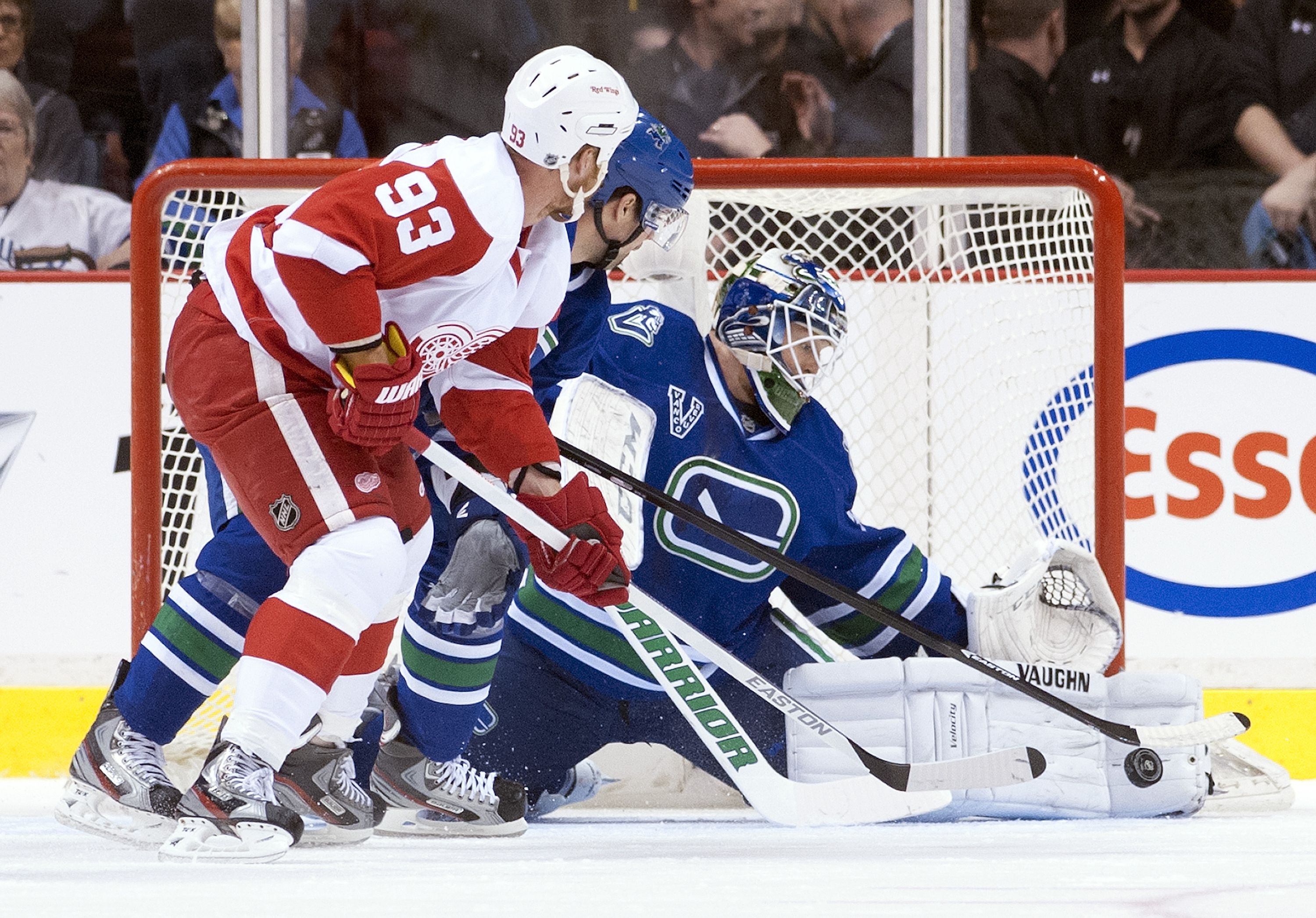 Vancouver Canucks steal valuable point from Detroit Red Wings