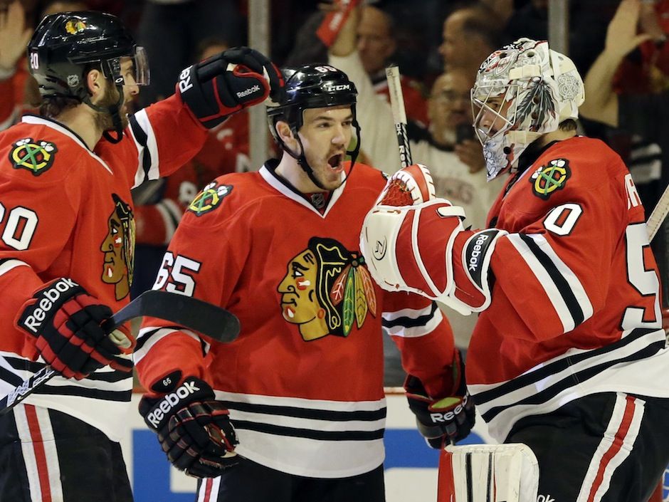 Blackhawks Beat Red Wings to Stay Alive - The New York Times