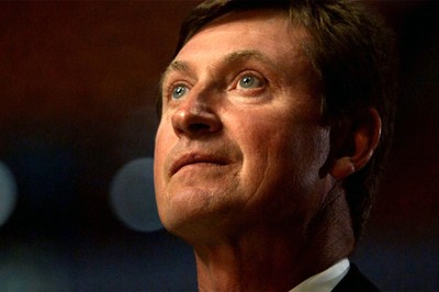 Wayne Gretzky collector fled Fort McMurray with bags full of memorabilia