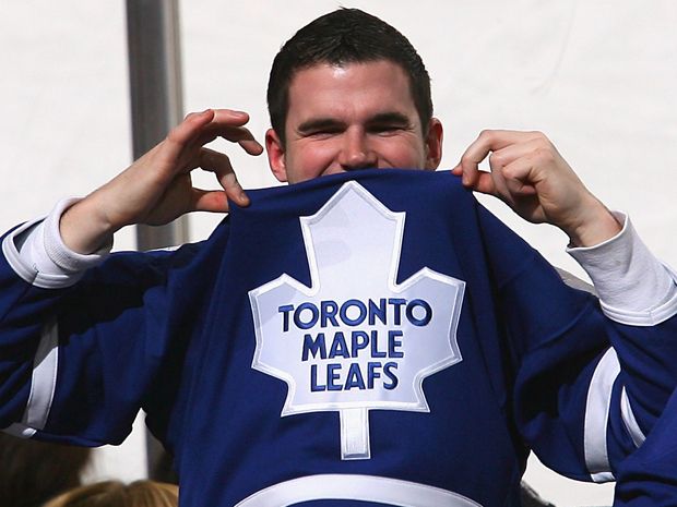 Toronto Maple Leafs donating green and white jerseys to frontline