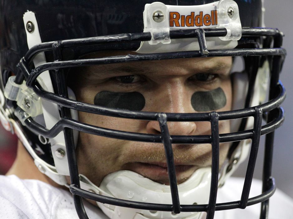 Celebrate Brian Urlacher By Remembering The Year the NFL Screwed Him