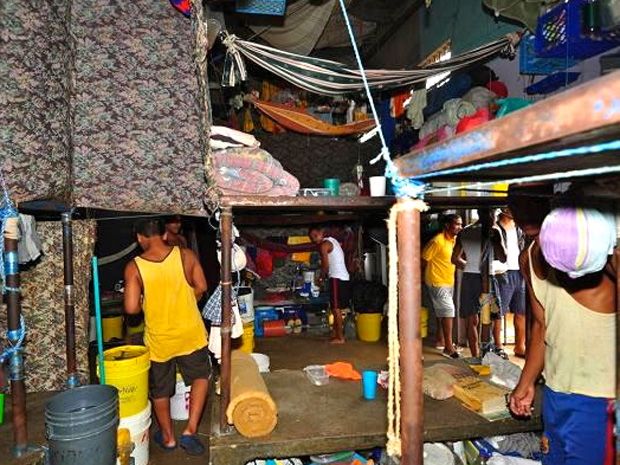 Arthur Porter Trades Medical Advice For Makeshift Bed And A Little   La Joya Bunks 