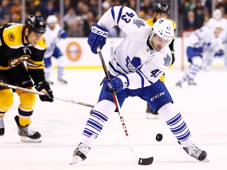 Toronto Maple Leafs donating green and white jerseys to frontline