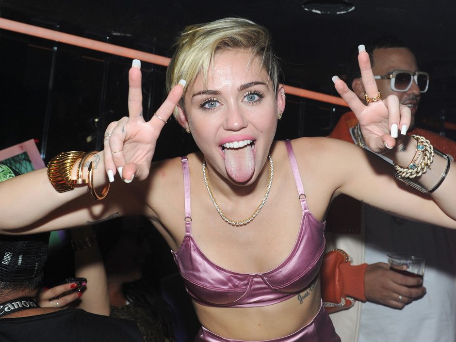 The twerking worked: Miley Cyrus album Bangerz debuts at Billboard No. 1 |  National Post