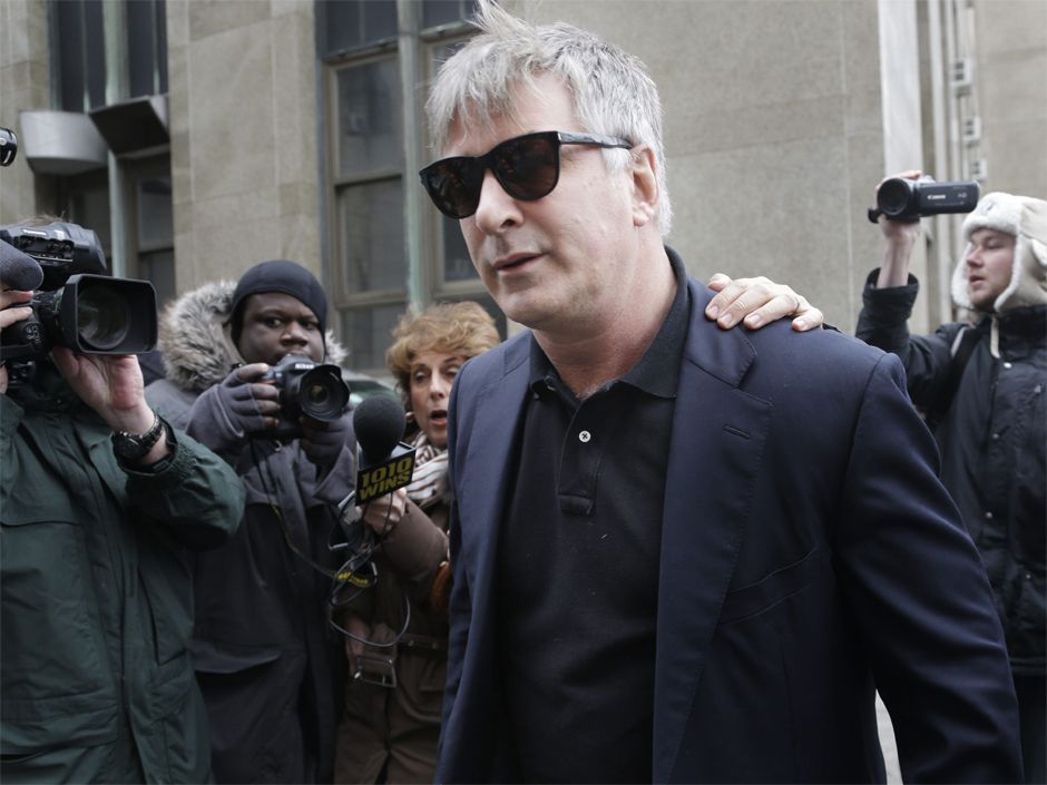 Alec Baldwin breaks down, cries during testimony as alleged Canadian(02)