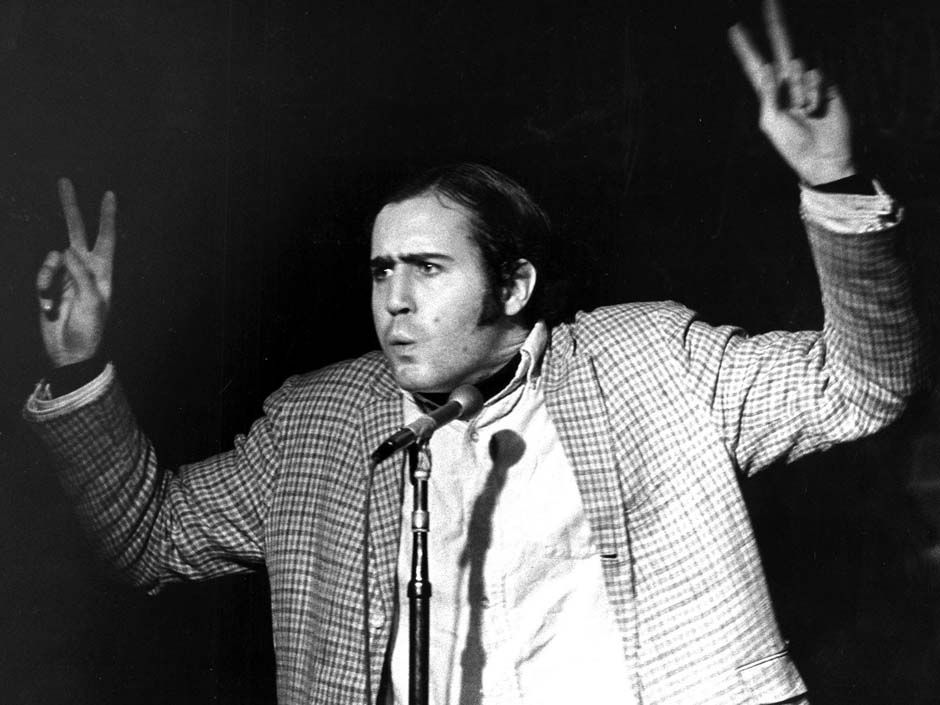Andy Kaufman is still alive, comedian's brother claims in odd awards
