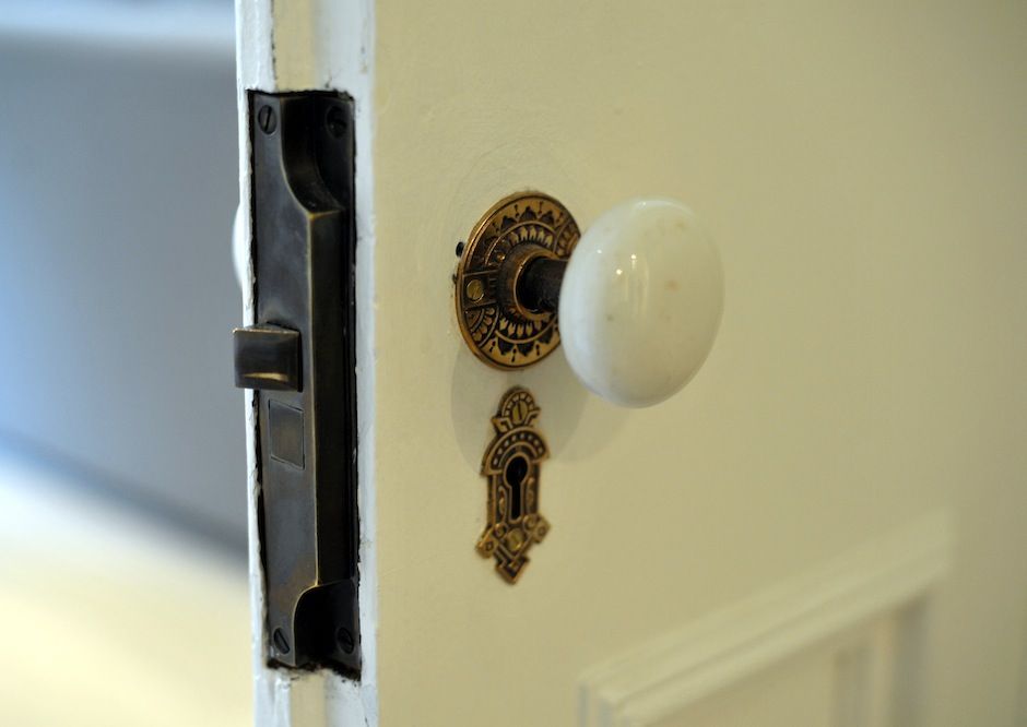 Handshake Door Knob