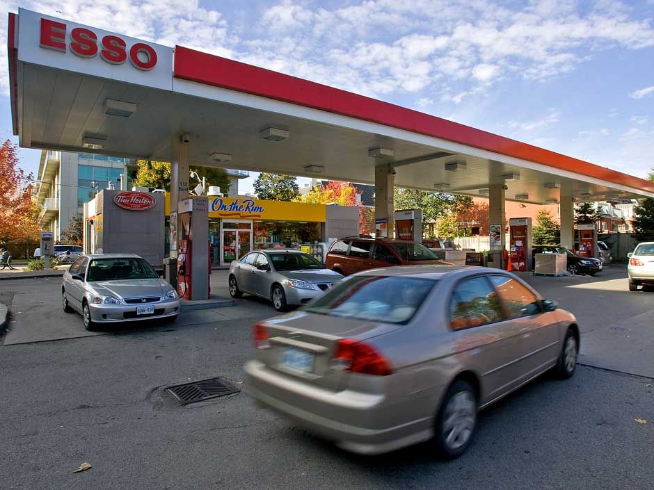 NDP opposes proposed 10-cent gas tax hike to raise billions to fund public transit in Ontario