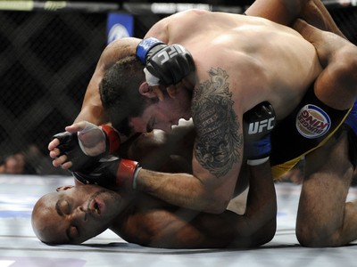 UFC's Anderson Silva eager to fight again after broken leg – Daily News