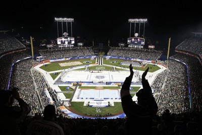 Ducks dominate at Dodger Stadium, shut out Kings in NHL outdoor