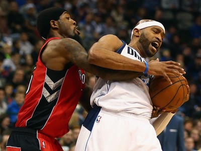 Toronto Raptors Vince Carter victorious after making dunk during News  Photo - Getty Images