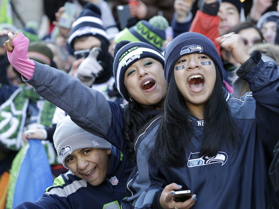 Seahawks player celebrates win with victory lap on police bike