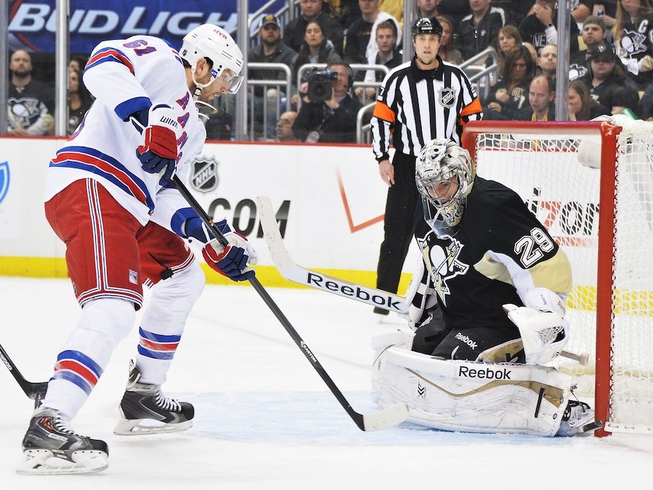 Lundqvist makes 22 saves for 40th NHL shutout, Rangers beat Jets 3-0 - The  Hockey News