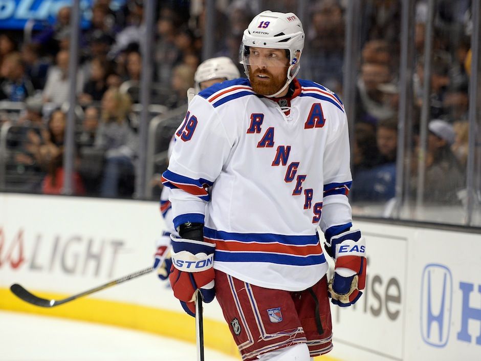 Brad Richards powers Game 1 win over Flyers