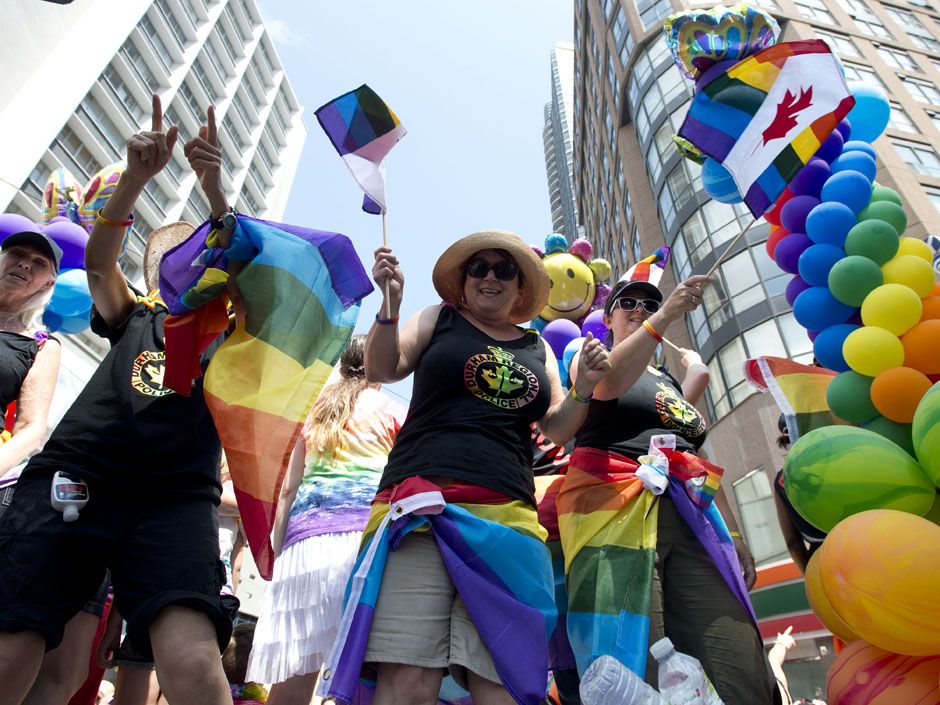 Toronto pride parade 2014 photos show streets packed with 12,000 ...