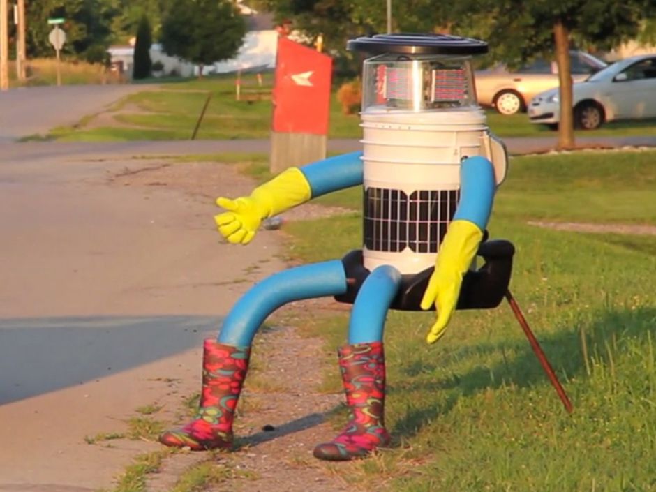 HitchBOT Update Canada's hitchhiking robot makes it all the way home to Toronto to spend time