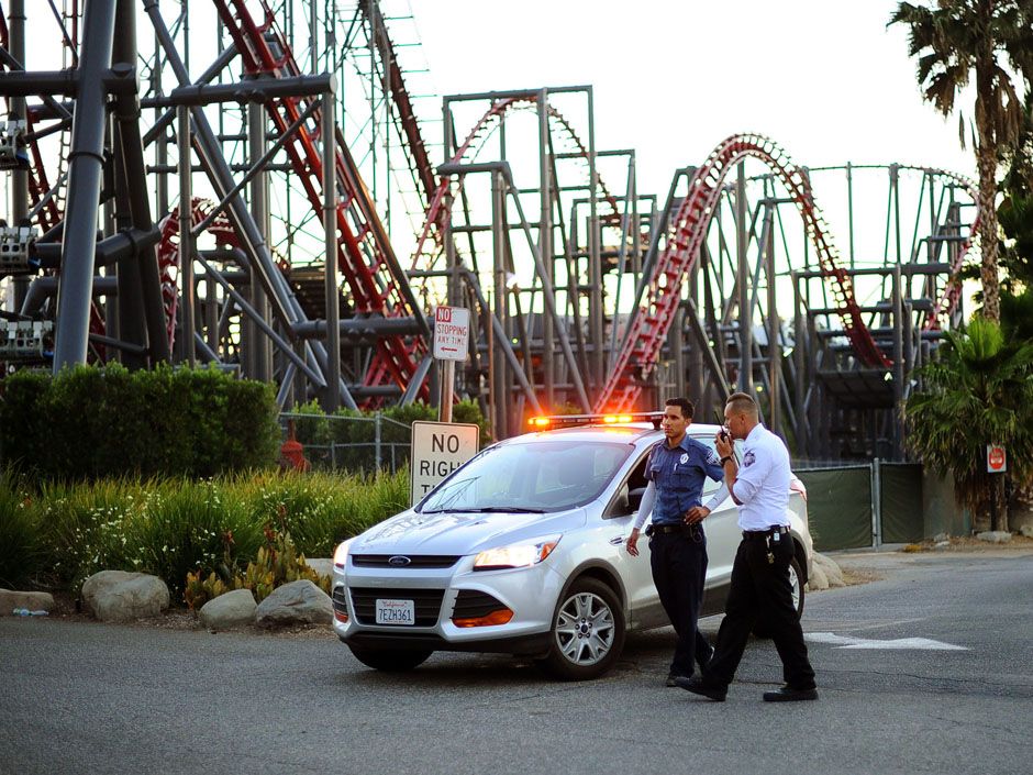 Six Flags Ninja roller coaster derails traps riders for 20 30 feet off