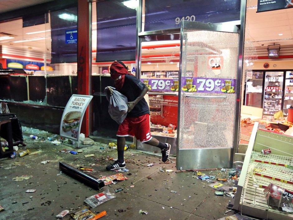 Surveillance shows looting of shoe store near Ferguson night after Michael  Brown's death