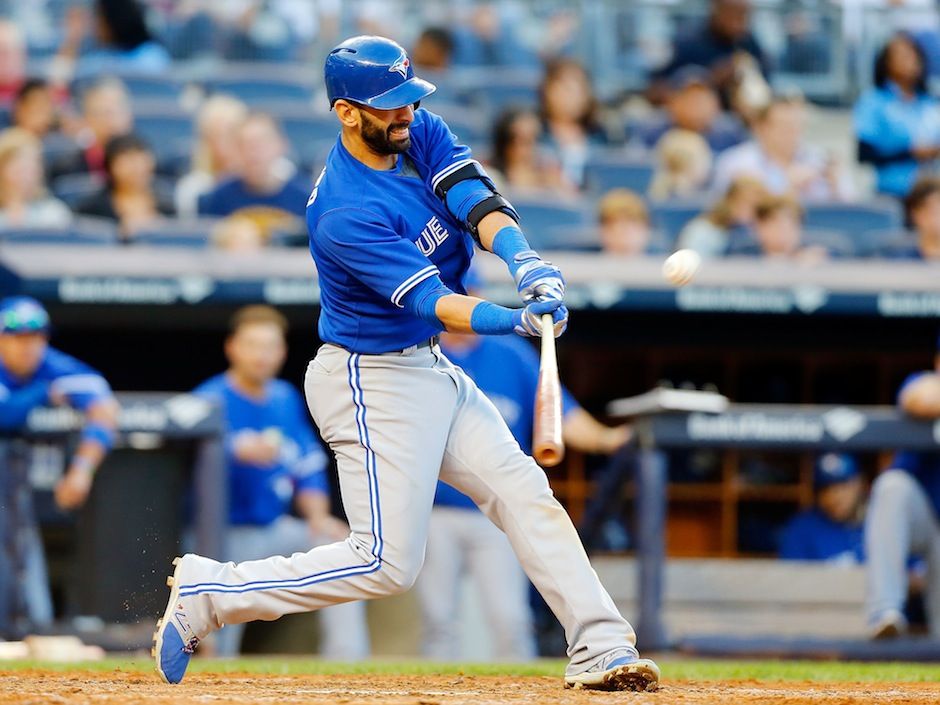 Fan throws back Jose Bautista's homer, hits Brett Gardner in head