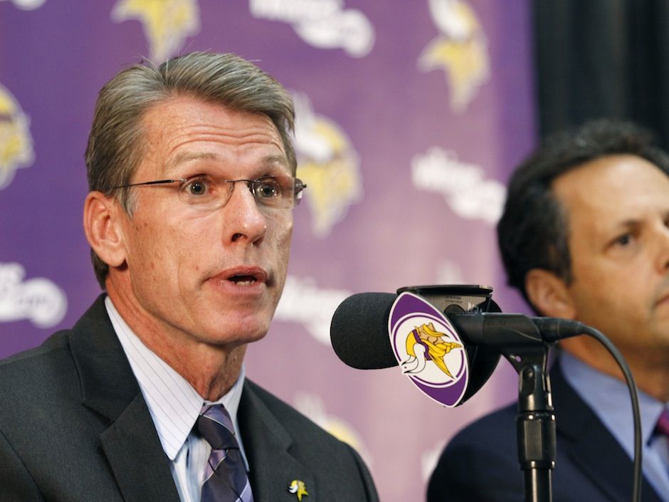 Minnesota Gov. Mark Dayton: Vikings 'should suspend' Adrian Peterson 