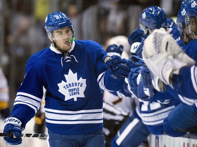 James van Riemsdyk joins forces with Bruins for a change
