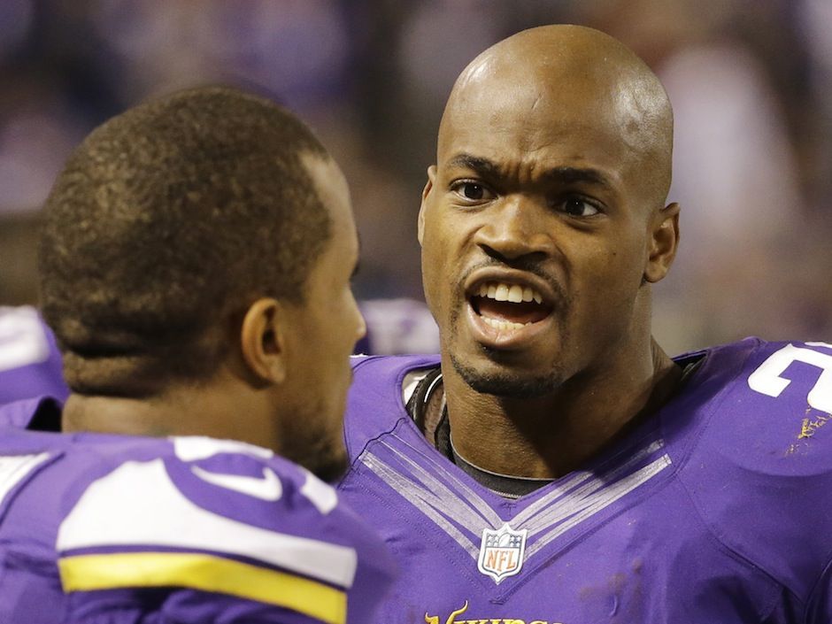 Adrian Peterson has big day as Vikings hold off Cards