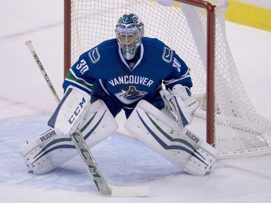 Canucks' Ryan Miller to suit up Thursday night, ready for playoffs - The  Hockey News