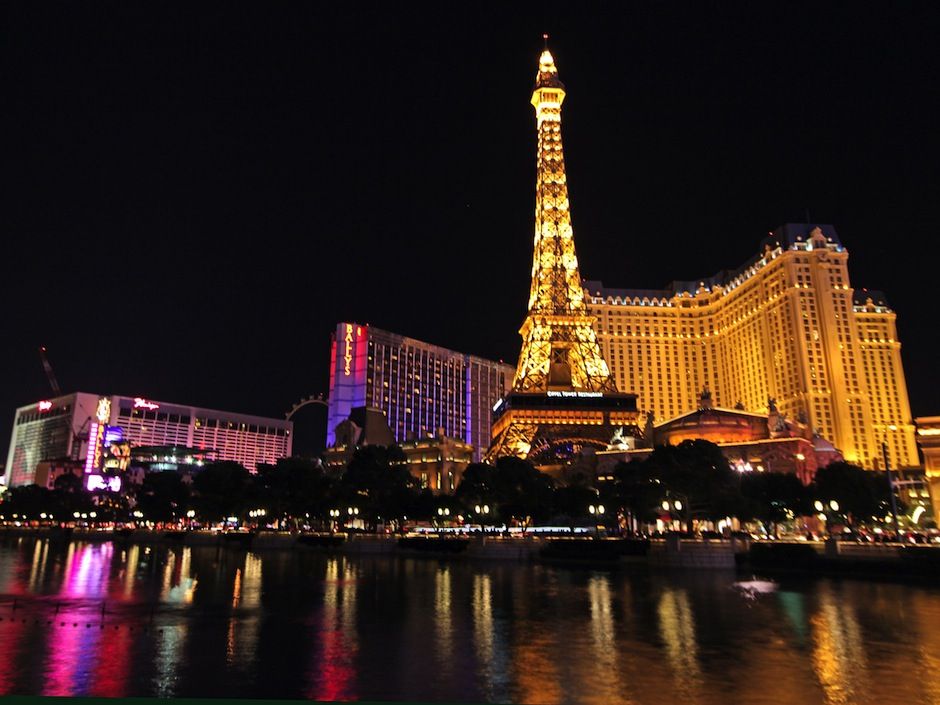 File:Las Vegas Eiffel Tower as seen from the hotel The Bellagio, 18 May  2010.jpg - Wikimedia Commons