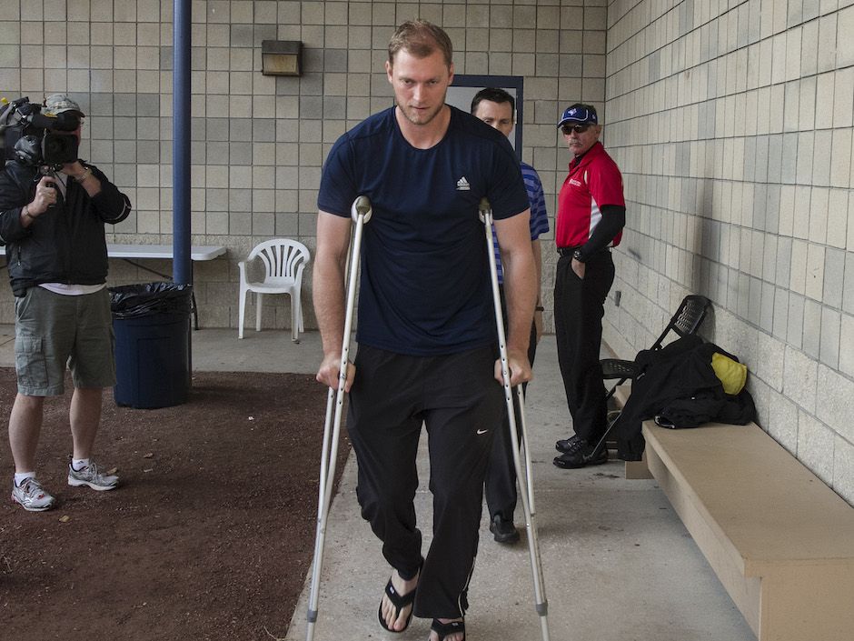 Blue Jays' Edwin Encarnacion suffers setback with quad injury 