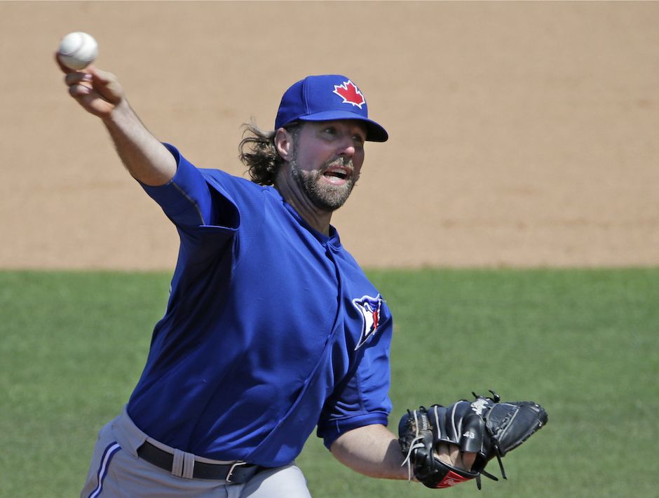 New Jays catcher Russell Martin confident handling R.A. Dickey's