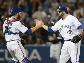 Tom Szczerbowski/Getty Images