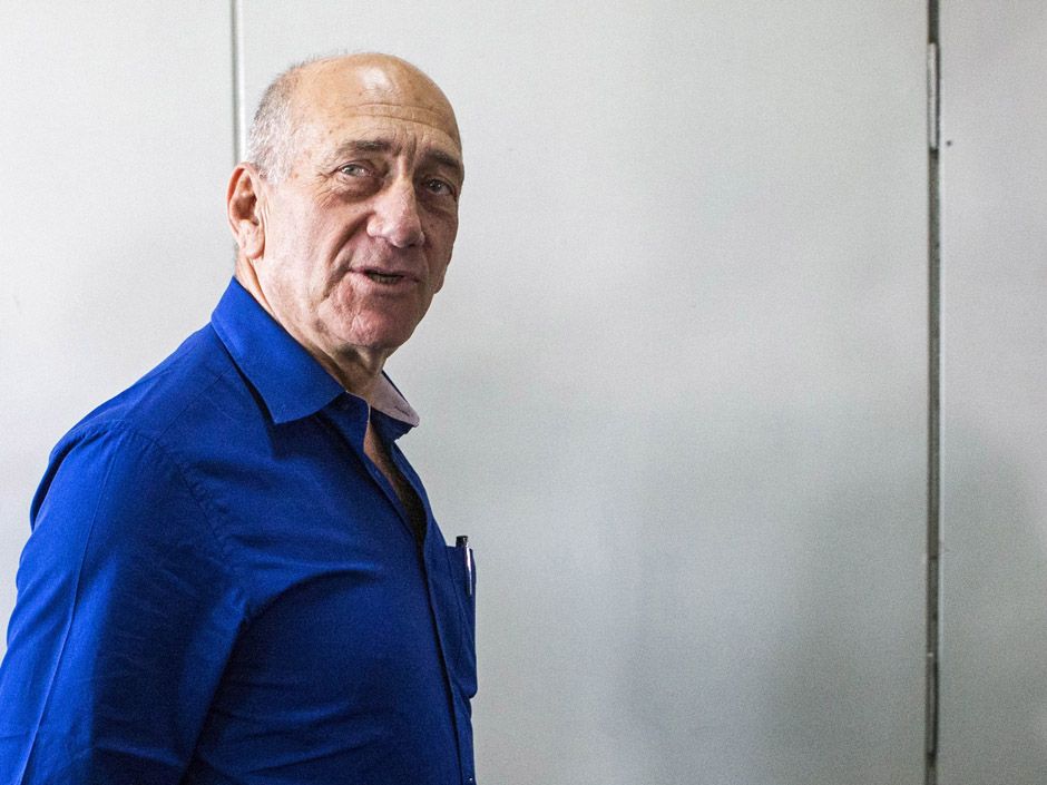 Ehud Olmert Former Israeli Pm Sentenced To Eight Months In Prison For Accepting Cash Stuffed 