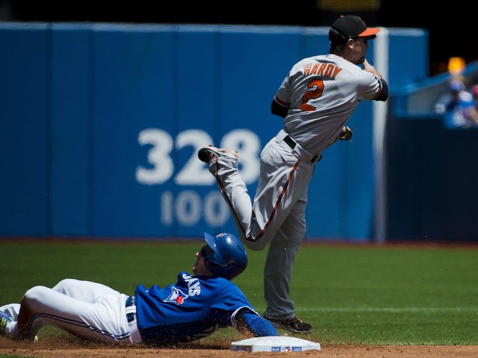 Guardians prey on some 'bad bounces' to take series finale from Blue Jays