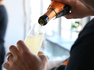 Costco Is Selling Mini Bottles Of Champagne That Are Perfect For Socially  Distant Celebrations