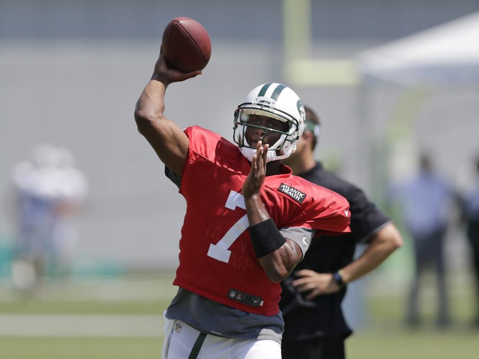 Geno Smith Injury: Updates on Jets Star's Jaw After Locker Room