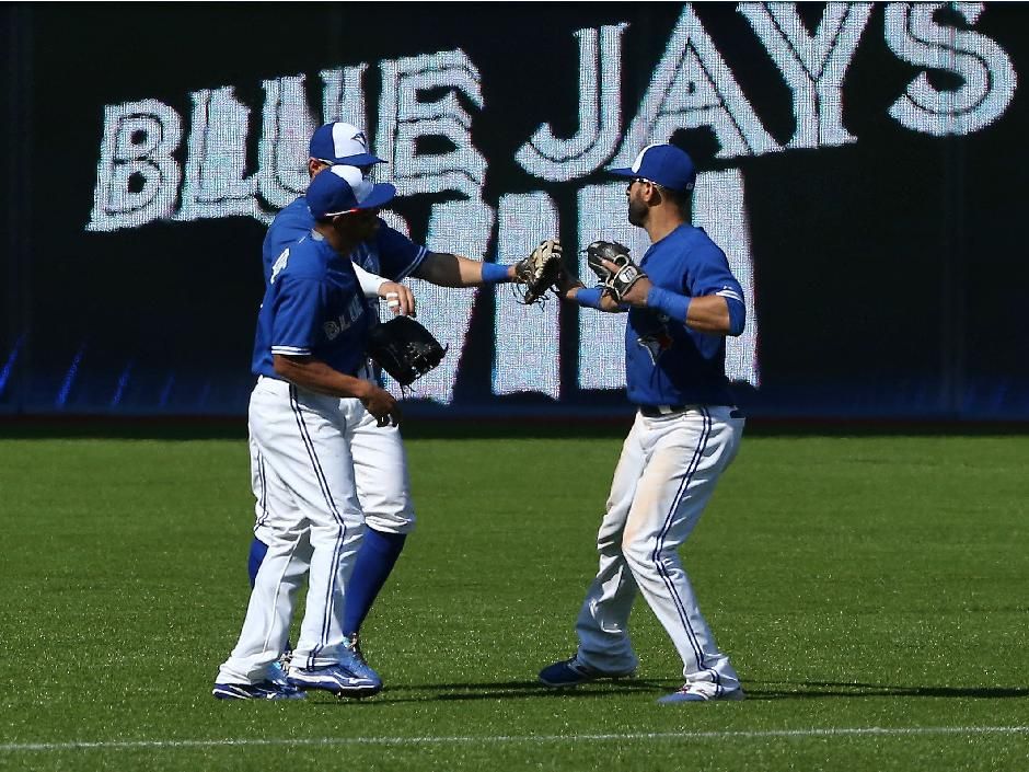 Buck Martinez returns to Blue Jays broadcast to standing ovation (VIDEO)