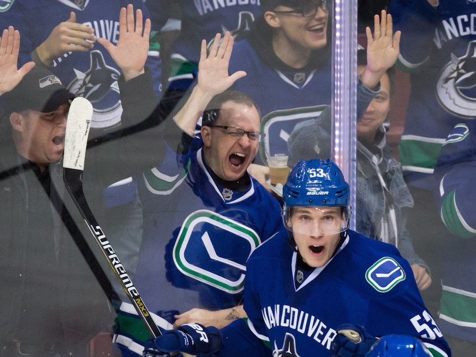 Canucks: Yup, even the pros need a mid-game banana