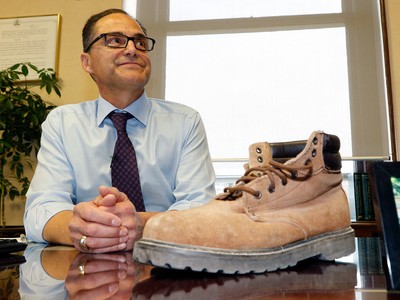 Saskatchewan finance minister wearing tight shoes for tight budget