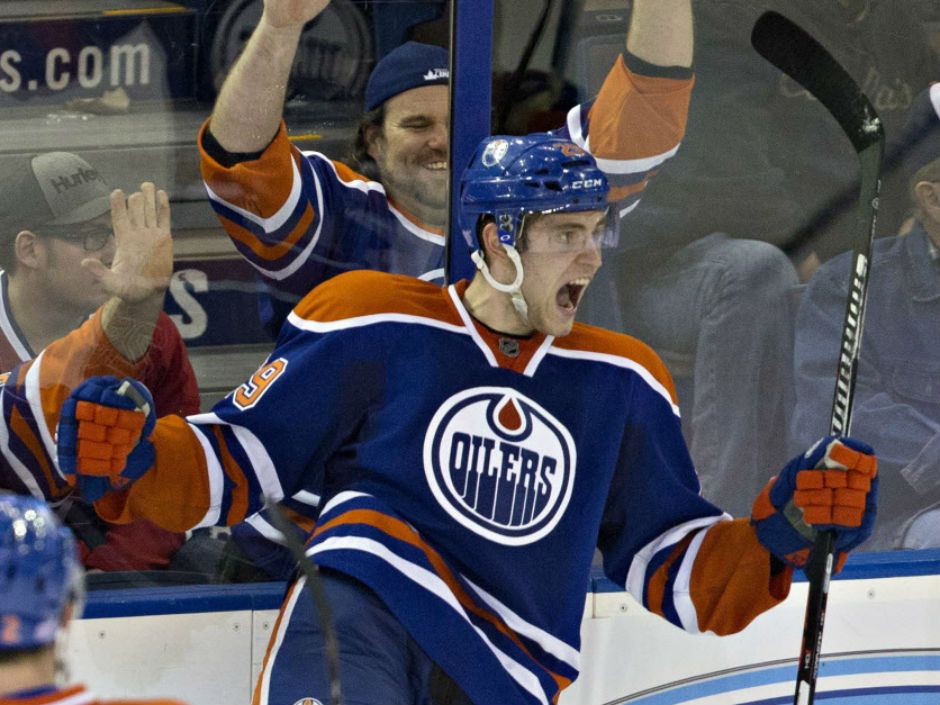 2015 Edmonton Oilers Connor McDavid Rookie NHL PRO DEBUT Season Ticket PASS  PSA