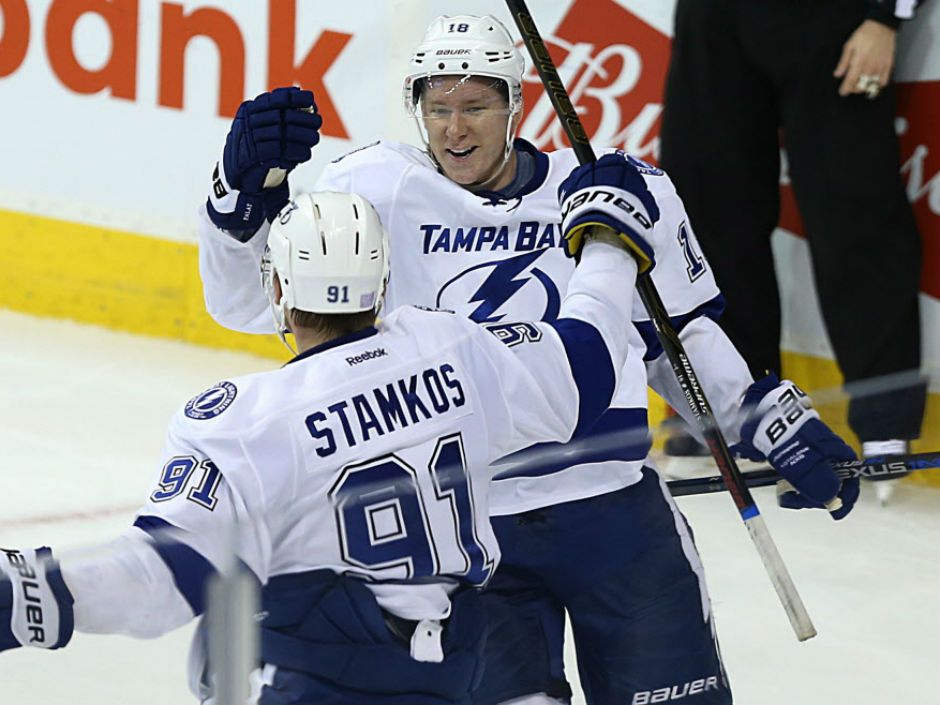 Palat's OT goal lifts Lightning over Bruins 4-3 in Game 2