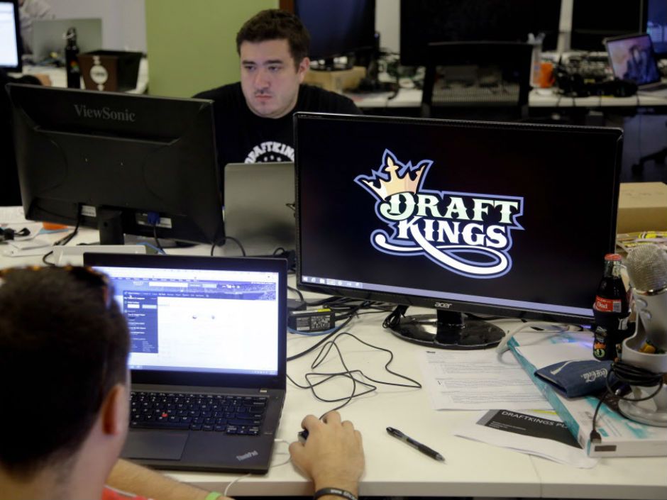 With ESPN's stake in DraftKings, SportsCenter suddenly has a new daily  fantasy analyst