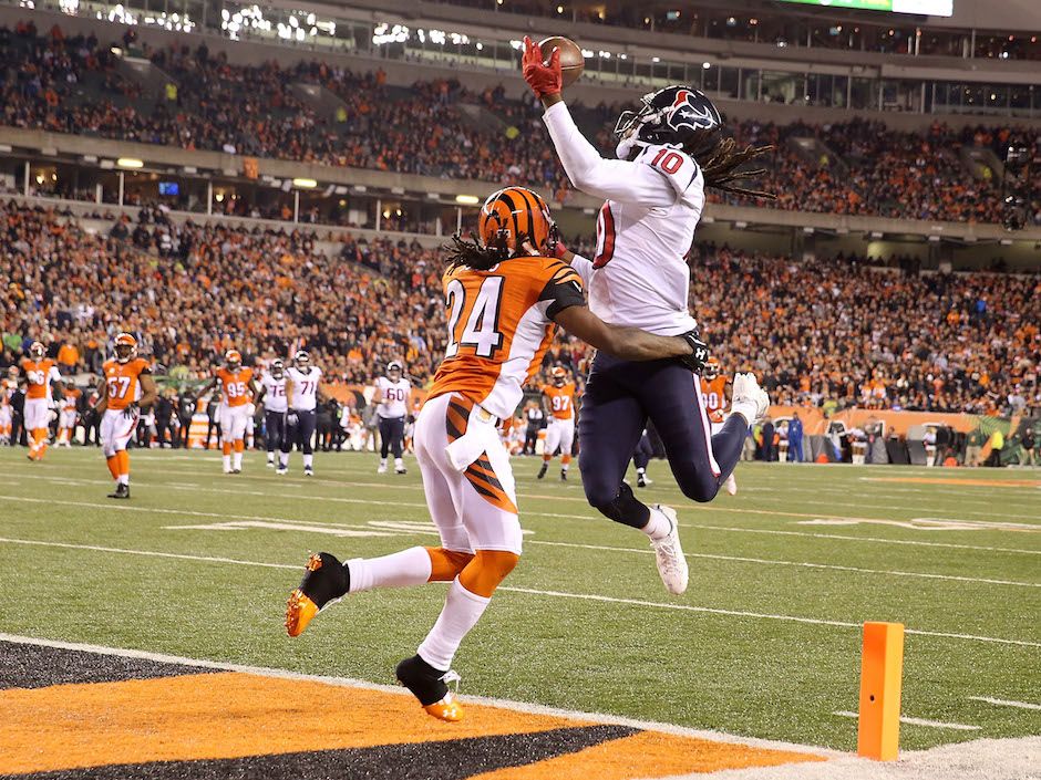 Texans win first playoff game, 31-10 over Bengals