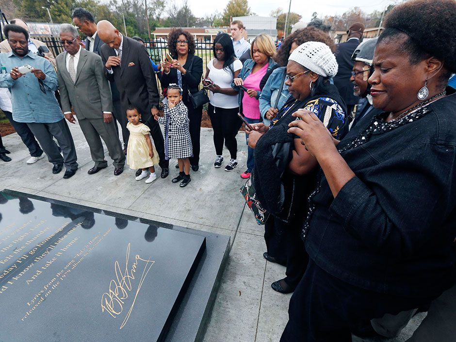 BB King children and manager clash over open casket viewing of blues star