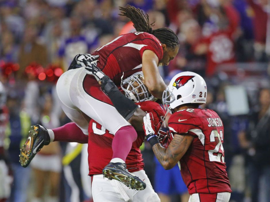 Did Larry Fitzgerald Really Catch All Those Footballs With One Hand in the  Visa Checkout Ad?