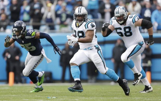 Carolina Panthers running back Jonathan Stewart, left, and full back Mike  Tolbert, right, wait t…