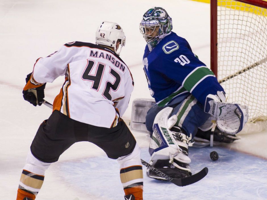 Connor extends streak, Winnipeg Jets hand Vancouver Canucks lopsided 5-1  loss - The Globe and Mail