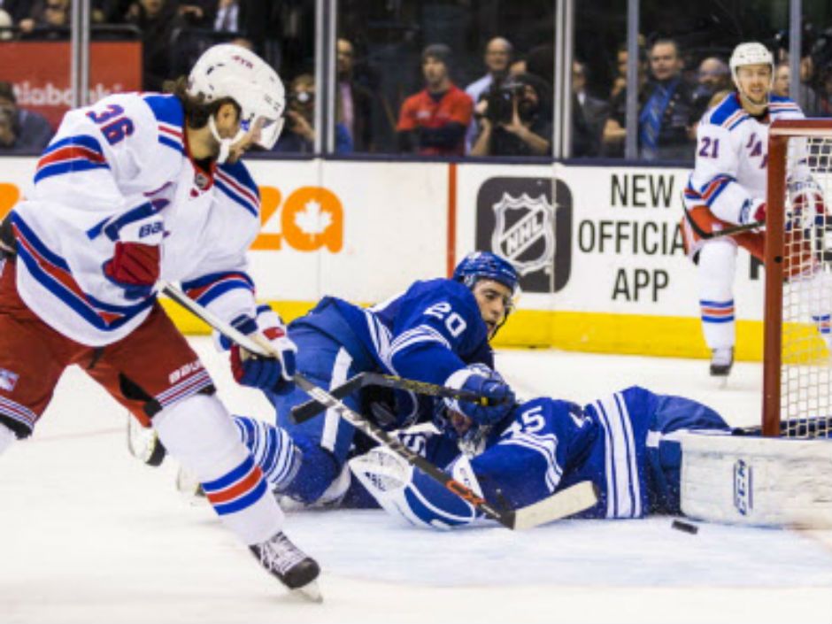 Mats Zuccarello of the New York Rangers overcomes head injury