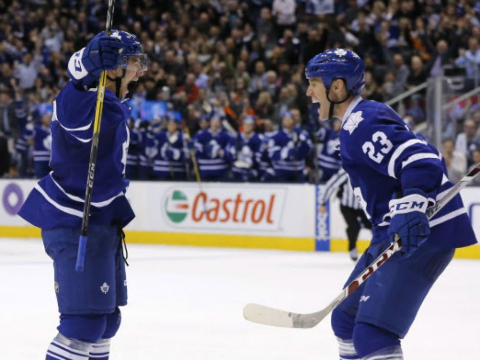 Stammer Time: Stamkos becomes Lightning's scoring leader in win over Leafs